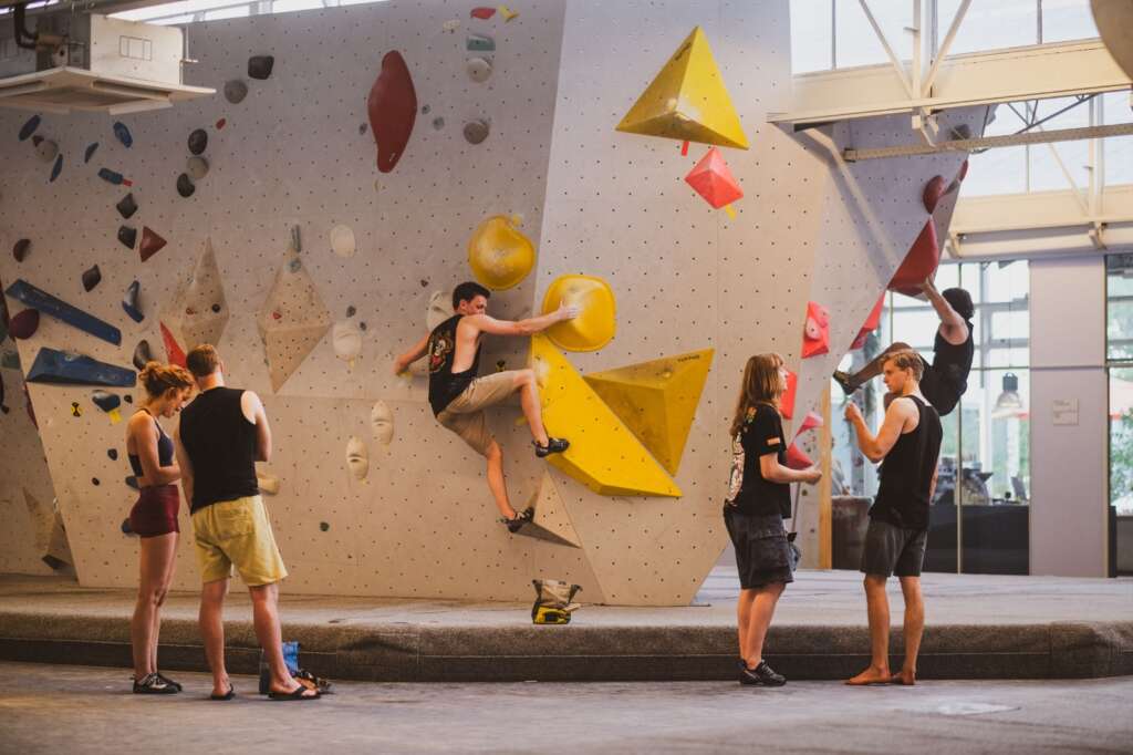 Queer bouldering night